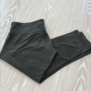 Lululemon cropped camo leggings size 10